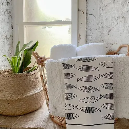 The By The Sea In Historic Old