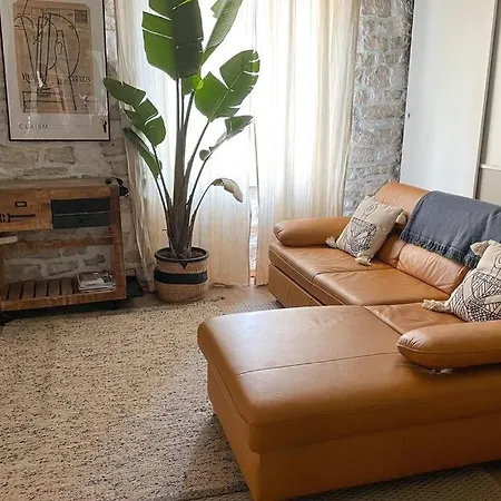 The By The Sea In Historic Old