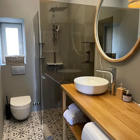 The By The Sea In Historic Old