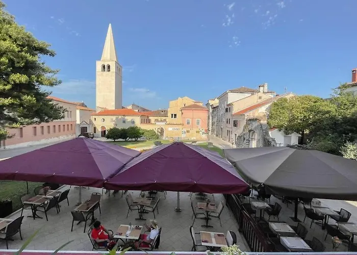 Apartment The By The Sea In Historic Old