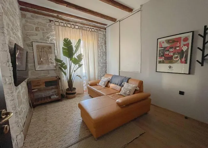 The By The Sea In Historic Old Appartement *