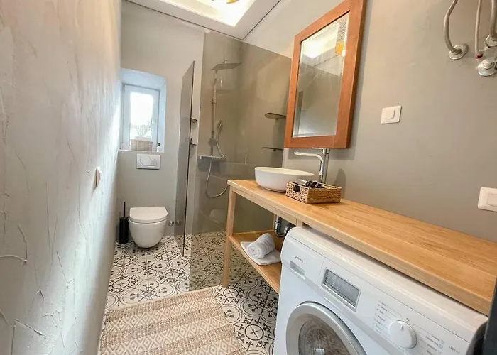 The By The Sea In Historic Old Appartement