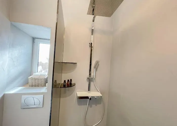 The By The Sea In Historic Old Apartment *