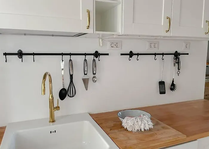 The By The Sea In Historic Old Apartment *