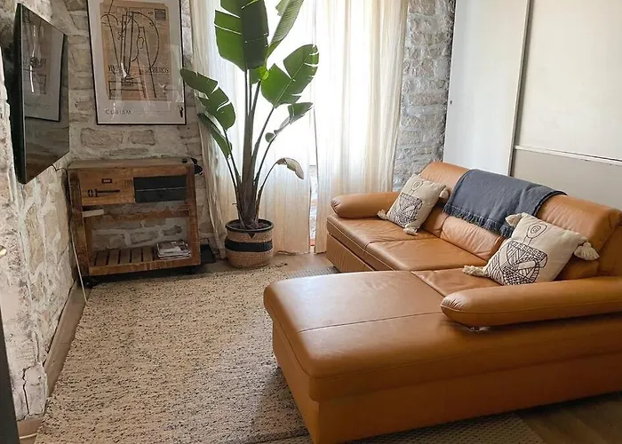 The By The Sea In Historic Old