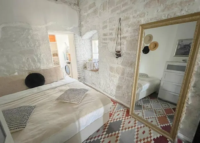 The By The Sea In Historic Old Apartment Poreč