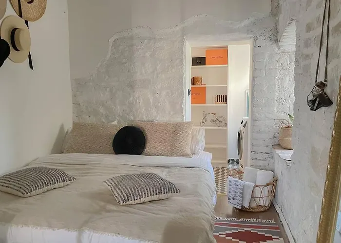 The By The Sea In Historic Old