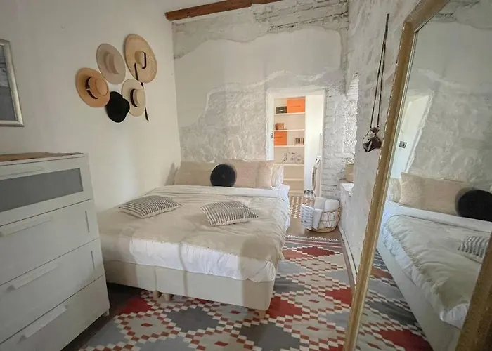 The By The Sea In Historic Old *