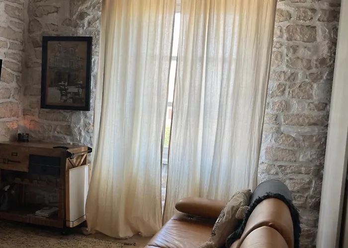 The By The Sea In Historic Old Apartment *