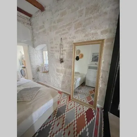 The By The Sea In Historic Old Apartment