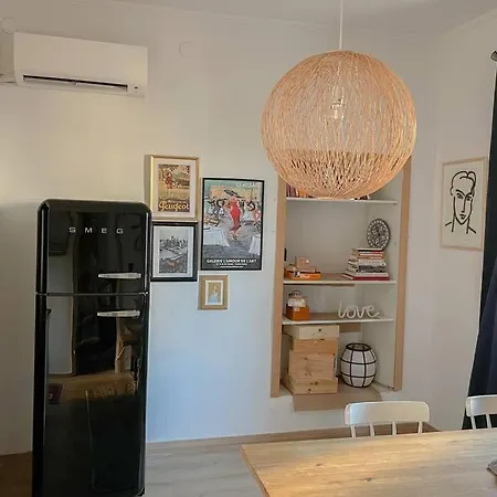 The By The Sea In Historic Old Apartment