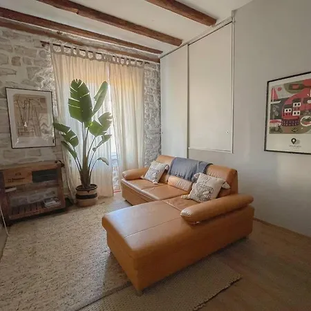 The By The Sea In Historic Old Apartman *