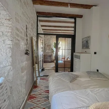 The By The Sea In Historic Old Apartment