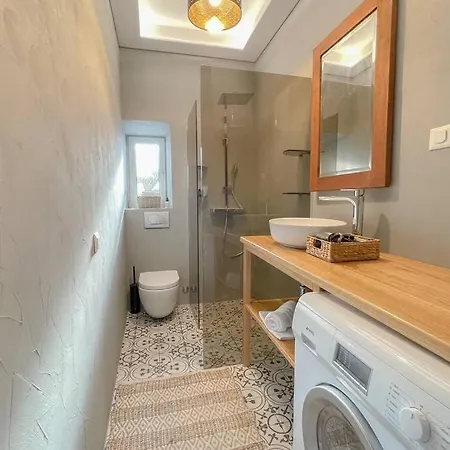 The By The Sea In Historic Old *