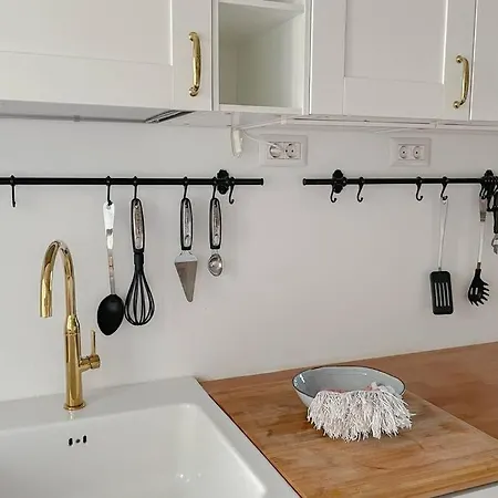 The By The Sea In Historic Old Apartment *