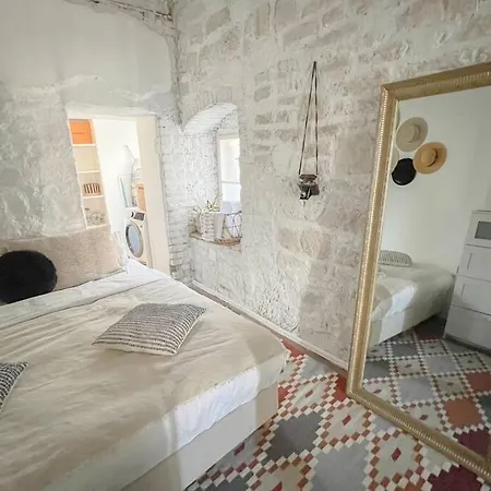 The By The Sea In Historic Old Apartment Porec