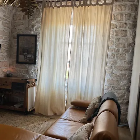 The By The Sea In Historic Old Apartment *