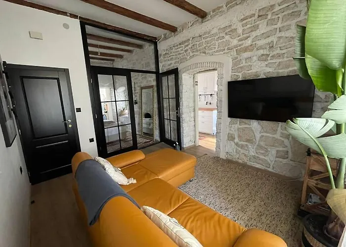 The By The Sea In Historic Old *