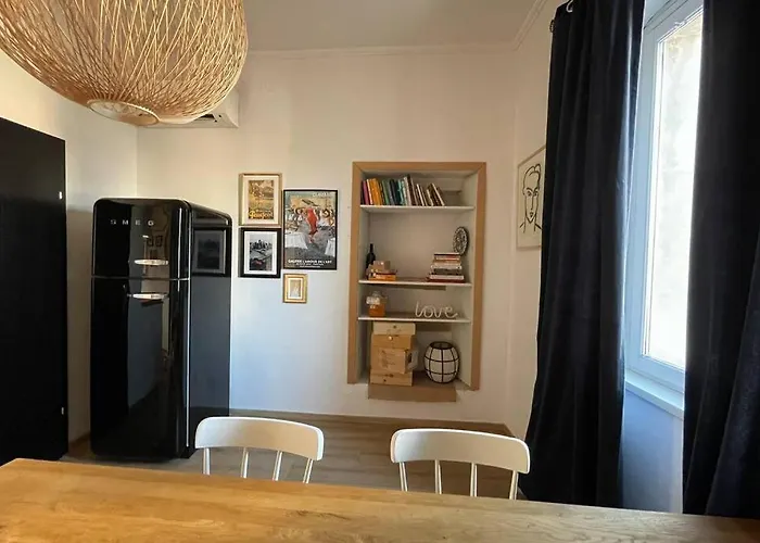 The By The Sea In Historic Old *