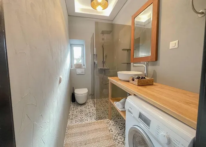 The By The Sea In Historic Old *