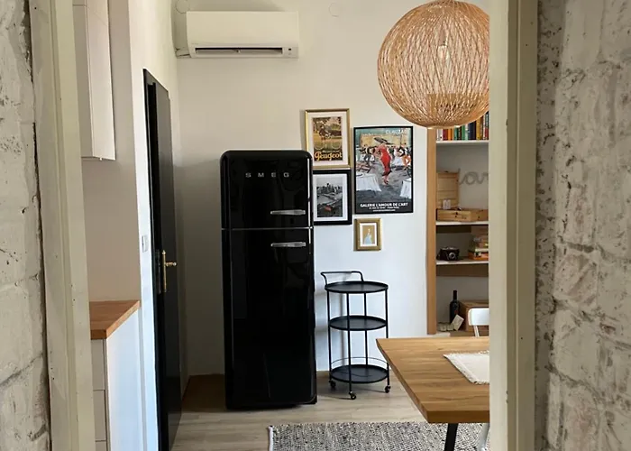 The By The Sea In Historic Old *